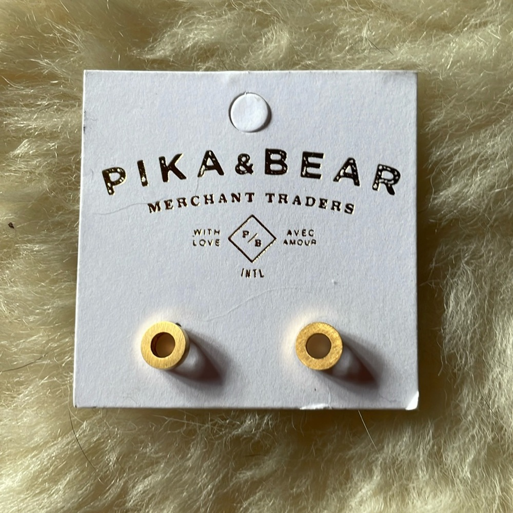 2/$20! NEW! PIKA & BEAR gold colour circle stud earrings! Stunning minimal style